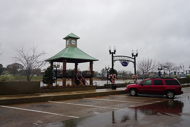 File:Monroe December 2018 5 (Origin Bank RiverMarket).jpg