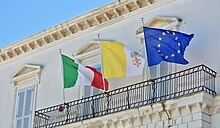 Museo della Macchina per scrivere Trani - Bandiere IT, VA e UE (WG WLP 2022).jpg