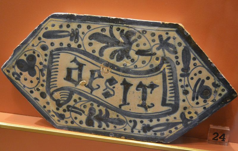 File:Museu de Ceràmica de València, alfardó amb la divisa Desir.JPG