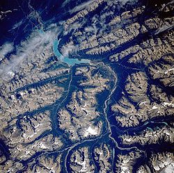 Satelitní snímek v případě jezera a řeky