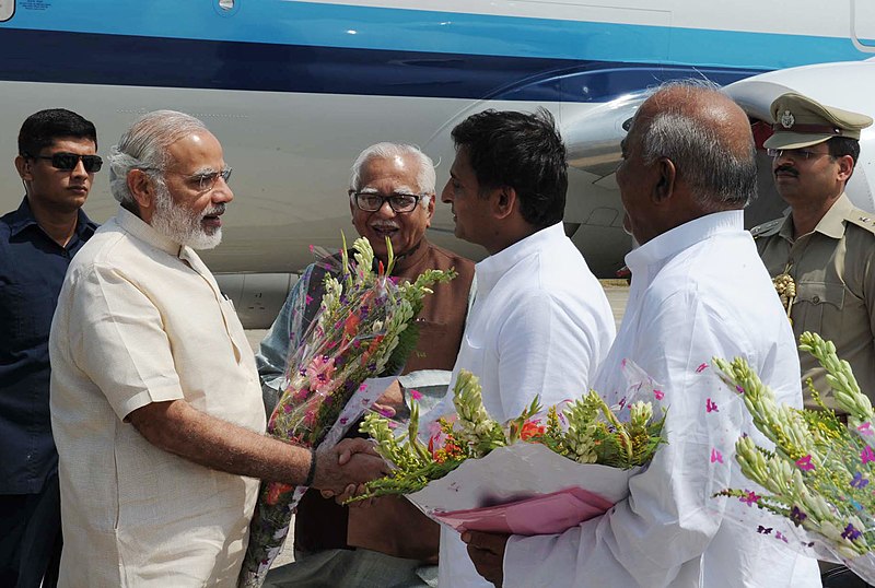 File:Narendra Modi being received by the Governor of Uttar Pradesh, Shri Ram Naik and the Chief Minister of Uttar Pradesh, Shri Akhilesh Yadav, on his arrival at Varanasi, Uttar Pradesh on September 18, 2015.jpg