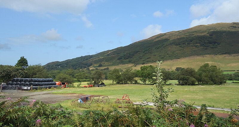 File:Near Brynglas Station - geograph.org.uk - 6262373.jpg