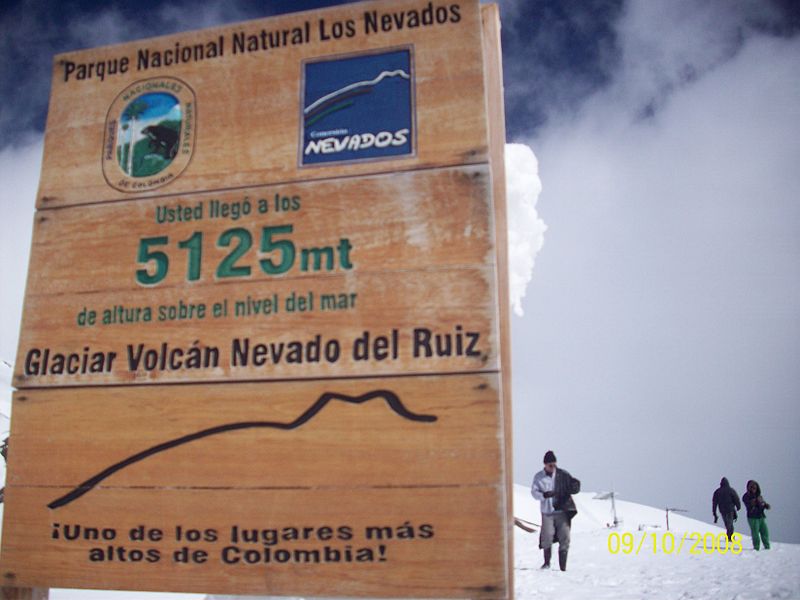 File:Nevado del ruiz-5125.JPG