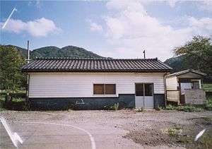 废除后的车站大楼（2005年10月9日）