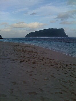 Nu'utele gezien vanaf het strand van Lalomanu.