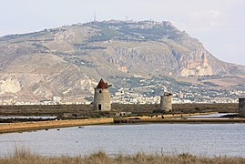 Nubia - saline e vetta d'Erice.JPG