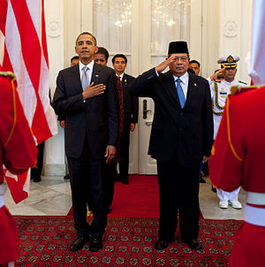 Obama and Susilo Bambang Yudhoyono in arrival ceremony cropped.jpg