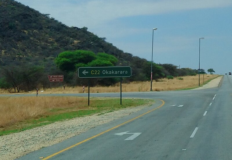 File:Okakarara - Turn Left - Route C22 - Namibia.jpg