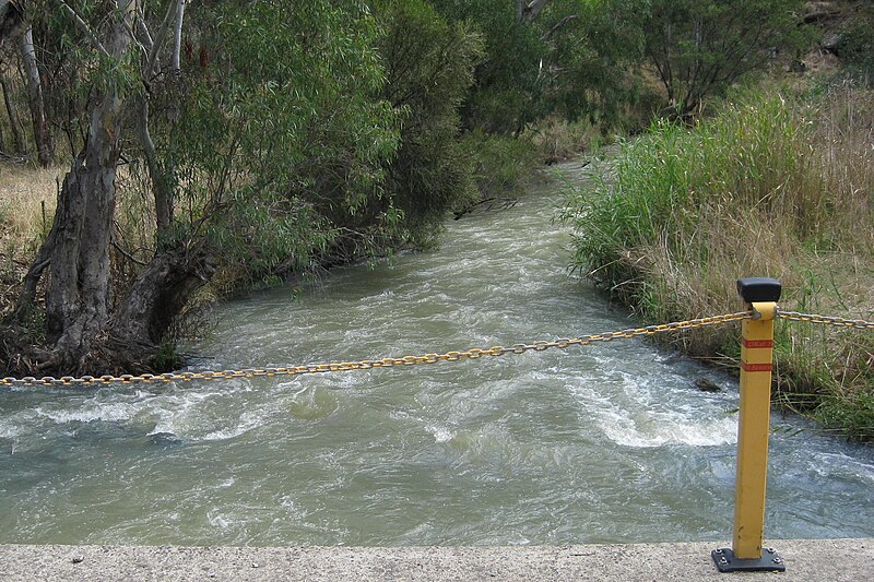 File:Onkaparinga River near Mt Bold Reservoir.JPG