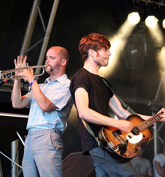 File:Parlor guitarist & Trumpeter, Summer Sundae 2007.jpg