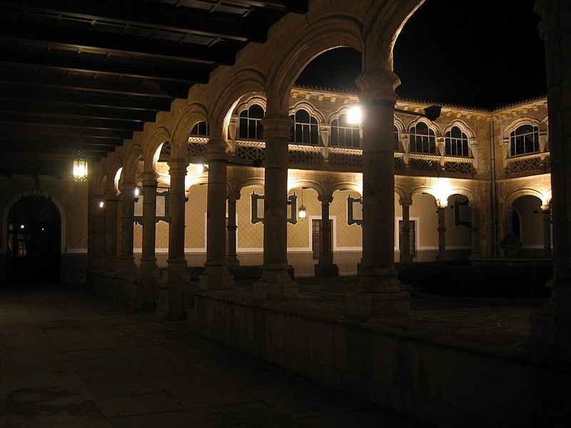 File:Patio de orden de la Academia de Artilleria de Segovia (2).jpg