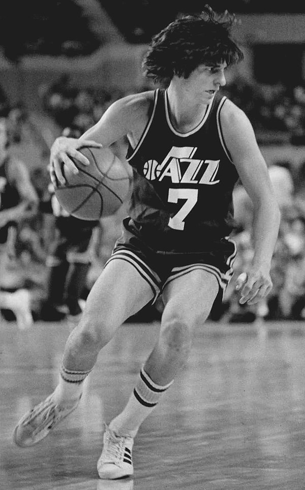 Maravich with the New Orleans Jazz in 1977