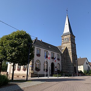 Pfalzweyer Mairie et église.jpg