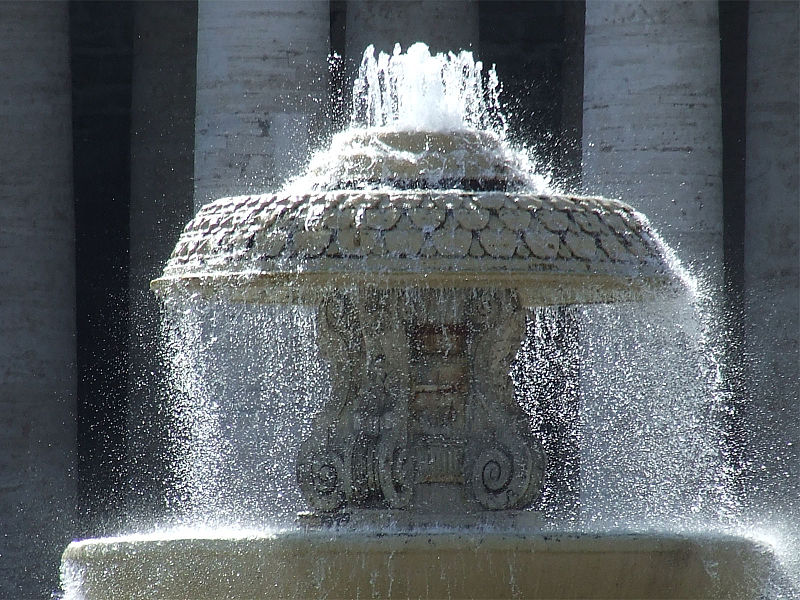 File:Piazza San Pietro Fontana lato nord 55-2.jpg