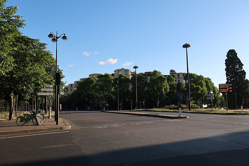 File:Place de Colombie, Paris 16e 5.jpg