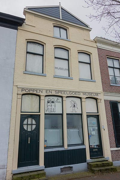 File:Poppen en Speelgoedmuseum, Den Helder.jpg