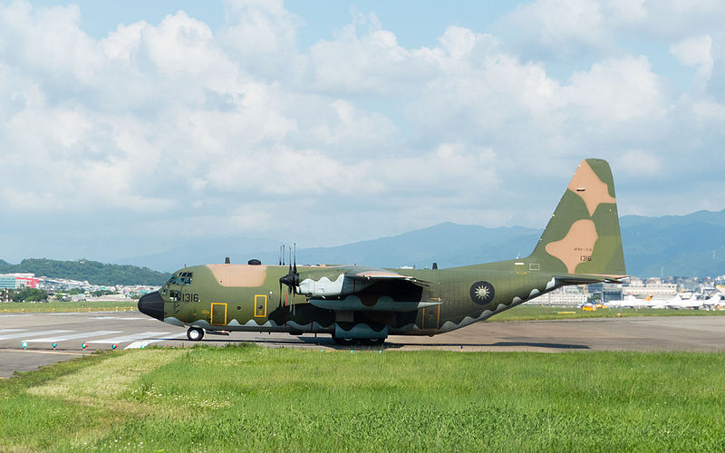 File:ROCAF C-130H 1316 Taxiing at Songshan Air Force Base 20150908f.jpg