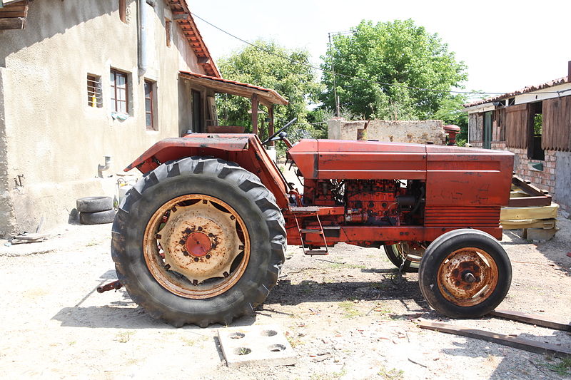 File:Renault 96 Tractor.jpg