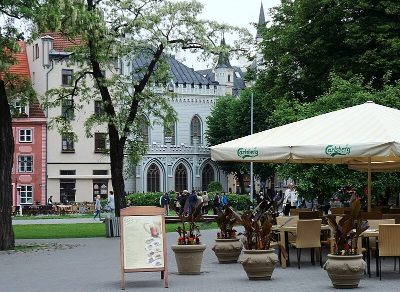 File:Riga-Livenplatz02.jpg