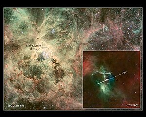 Estrela fuxitiva' afastándose velozmente de 30 Doradus, imaxe tomada polo telescopio Hubble