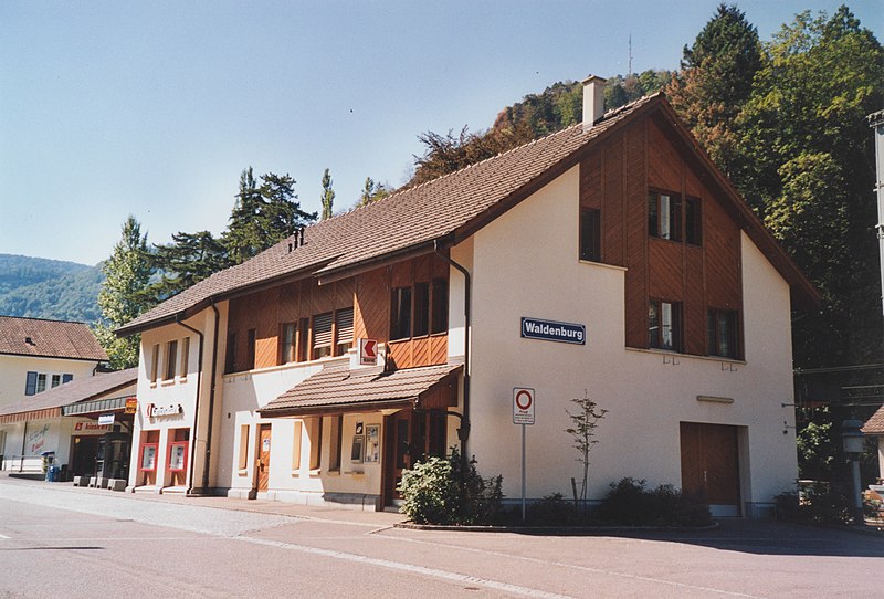 File:SBB Historic - F 122 01156 008 - Waldenburg WB Stationsgebaeude Strassenseite.jpg