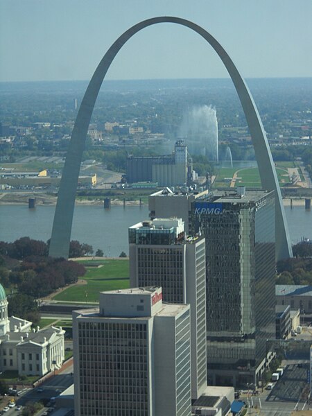 File:Saint Louis MO The Gateway Arch (2).JPG