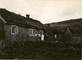 Hús í Sumba í 1947. Gomlustova fremst og aftanfyri Laðangarður (samanbygd)