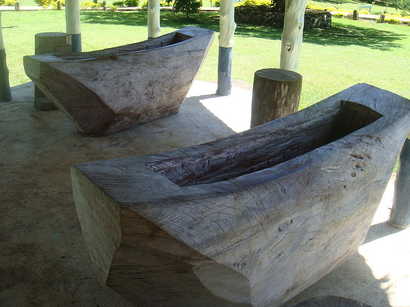 Archivo:Samoan lali log drums at Piula Theological College.JPG