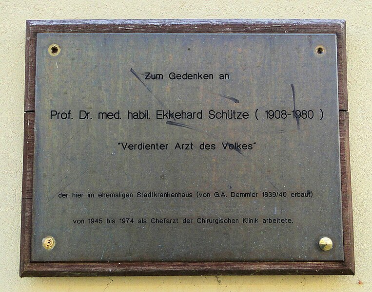 File:Schwerin Werderstrasse ehemaliges Bezirkskrankenhaus Gedenktafel Ekkehard Schuetze 2011-11-13 075.JPG