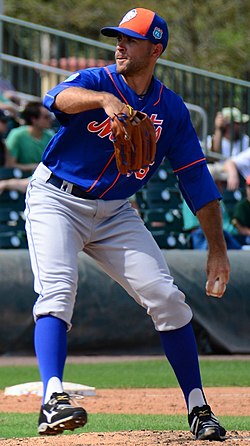 Sean Gilmartin lanzando para los Mets de Nueva York en el entrenamiento de primavera de 2016 (Recortado) .jpg