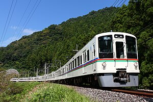 Seibu-Kereta Api Series4000.jpg