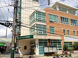 Seongbuk Jangwi 1-dong Comunity Service Center.JPG