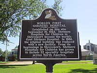 Historical marker noting location of first Shriners Hospital (1922) off King's Highway in Shreveport, Louisiana Shriner's Hospital marker, Shreveport, LA IMG 2363.JPG