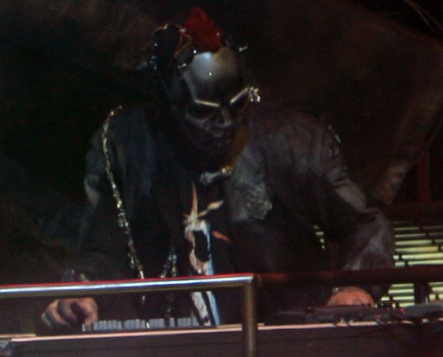 Sid Wilson of Slipknot operating direct-drive turntables at Mayhem Festival in 2008.