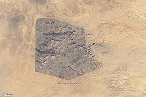 Satellitenbild, 1999. Nur im Parkgebiet konnte die ursprüngliche Graslandschaft wiederhergestellt werden, indem man die Überweidung eindämmte.