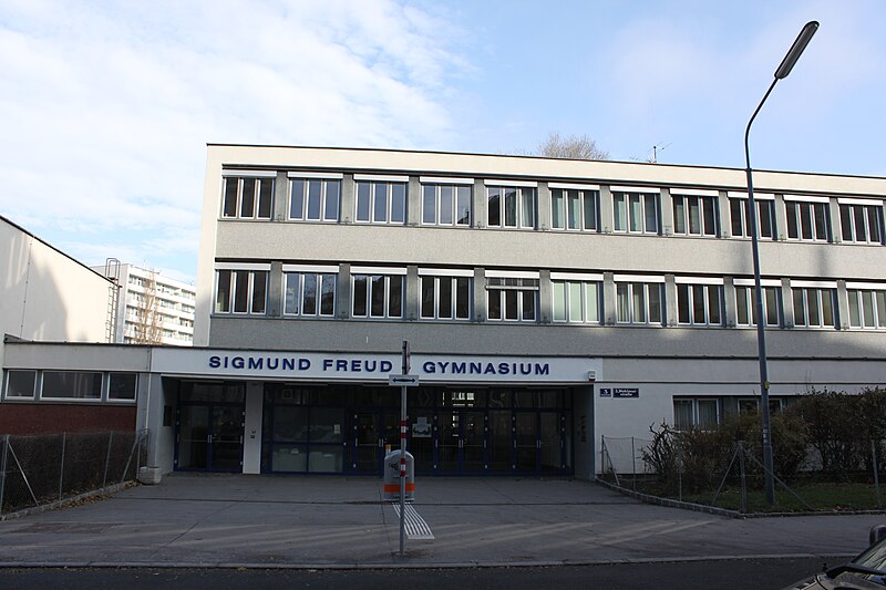 File:SigmundFreudGymnasium.Wohlmutstraße.JPG