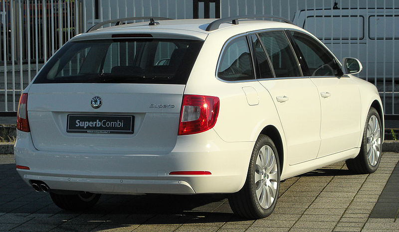 File:Skoda Superb Combi II rear 2010821.jpg