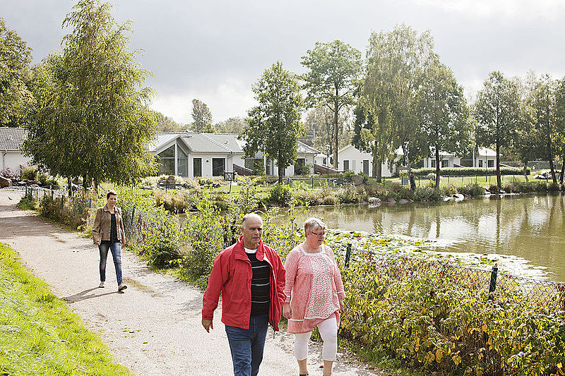 File:Sommarpromenad i Perstorp.jpg