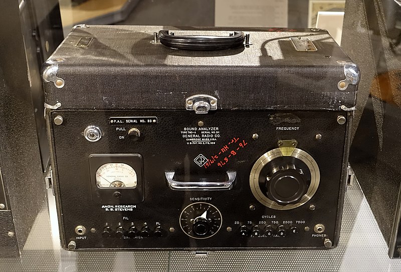 File:Sound analyzer, Type 760-A, General Radio, Cambridge MA, 1939-1940 - Putnam Gallery - Harvard University - DSC08093.jpg