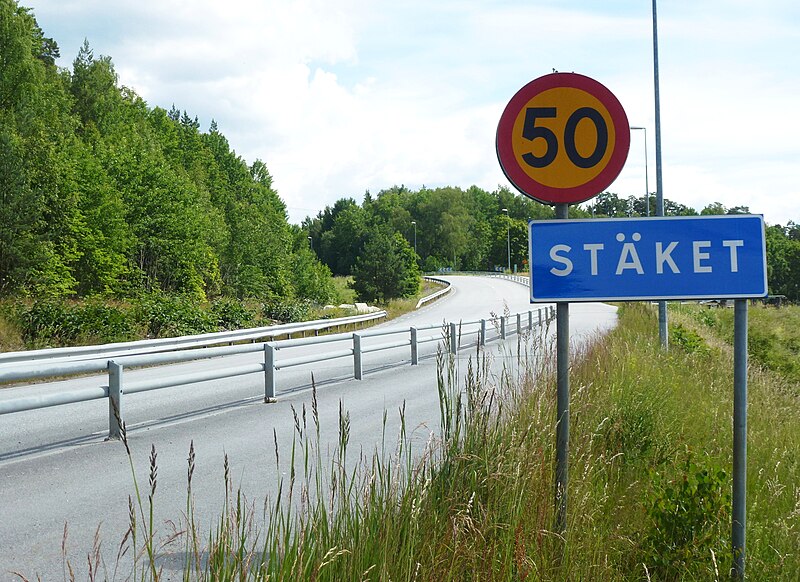 File:Stäket vägskylt 2014.jpg