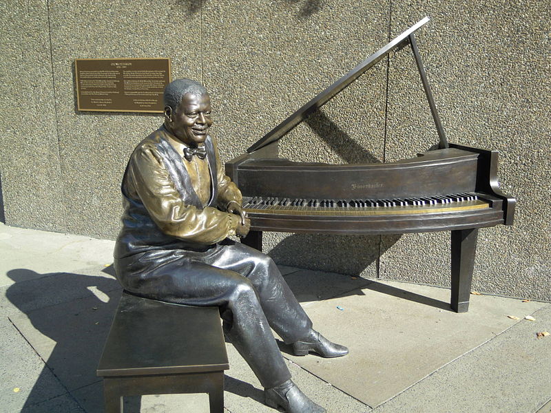 File:Statue of Oscar Peterson 2.jpg