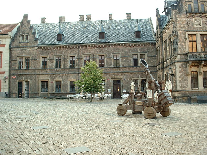 File:Steinschleuder-catapult.jpg