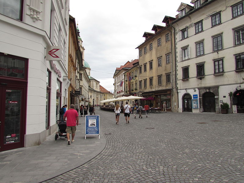 File:Strada Ciril-Metodov trg din Ljubljana5.jpg