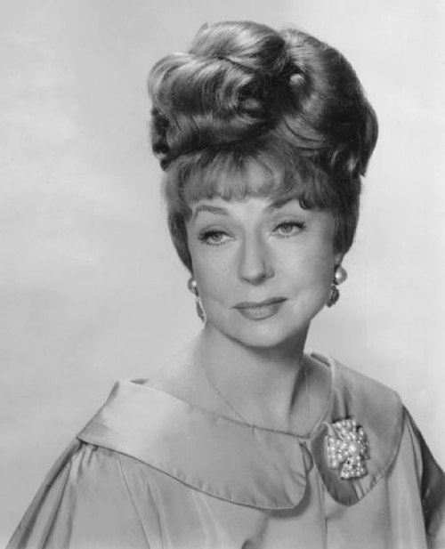 Agnes Moorehead won the Golden Globe for Best Supporting Actress for her performance as Velma, Charlotte's housekeeper.
