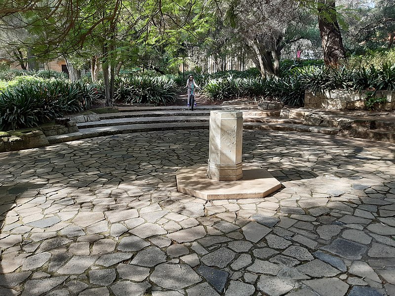 File:Sunken Garden, UWA, May 2020 05.jpg