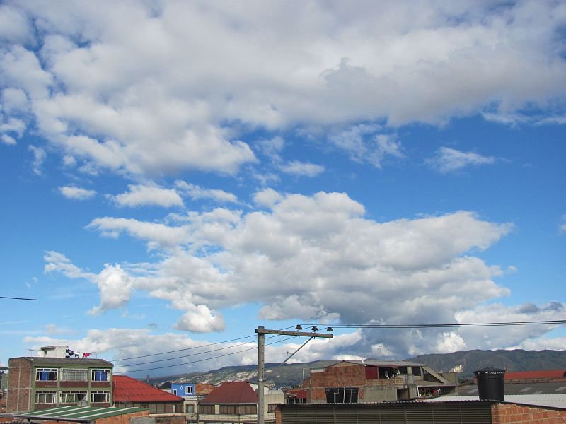 File:Tarde en Bogotá - panoramio.jpg