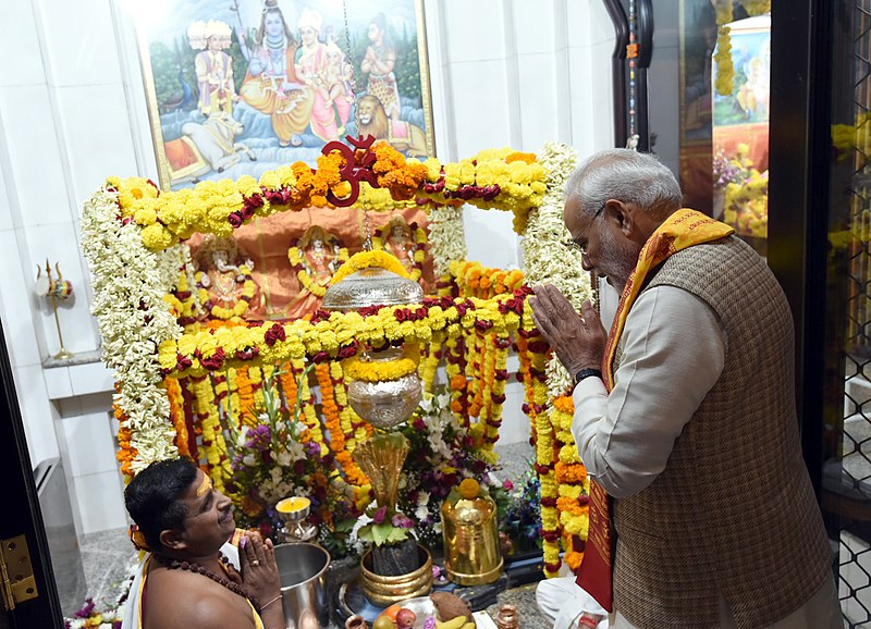 File:The Prime Minister, Shri Narendra Modi performed Abhishekam at the historic Lord Shiva temple, in Muscat, Oman on February 12, 2018.jpg