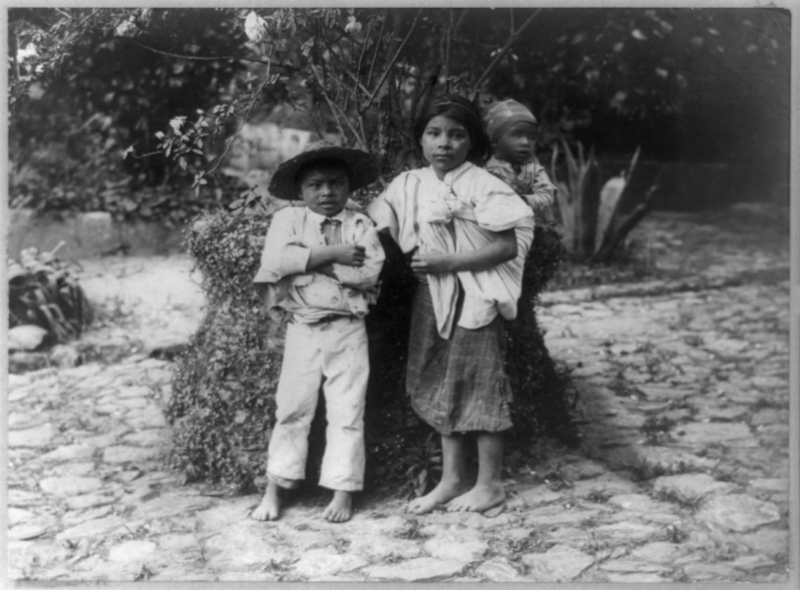 File:Three Indian children, Guatemala.png