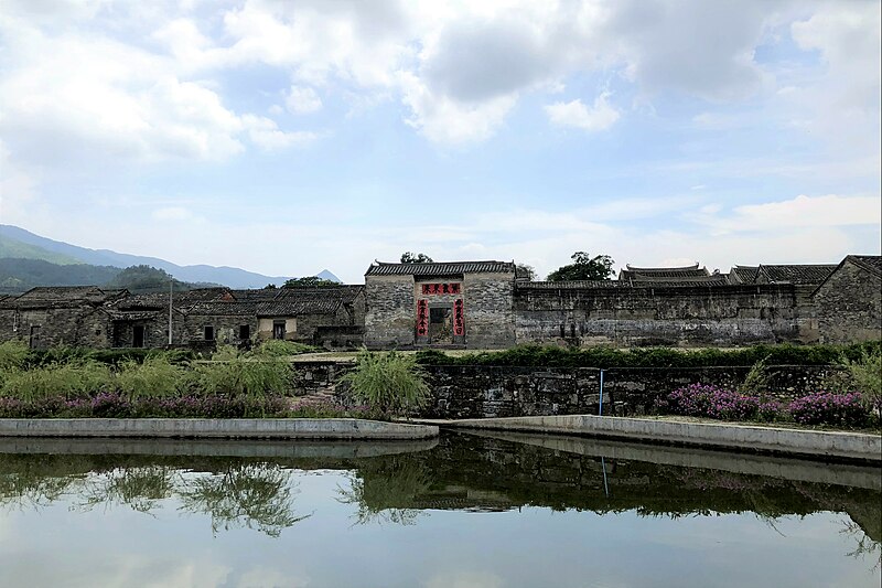 File:Tiankeng Village 344.jpg