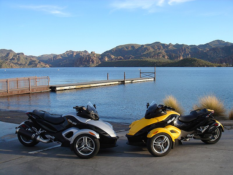 File:Two Can-Am Spyder Roadsters.jpg